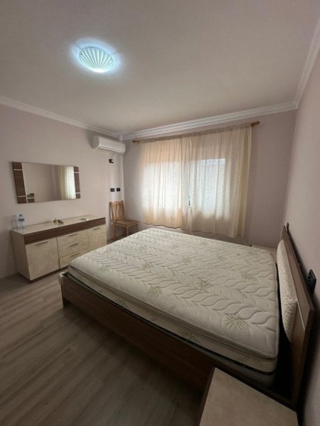 Tirane, jepet me qera apartament 1+1+Ballkon Kati 5, 60 m² 600 € (MYSLYM SHYRI)