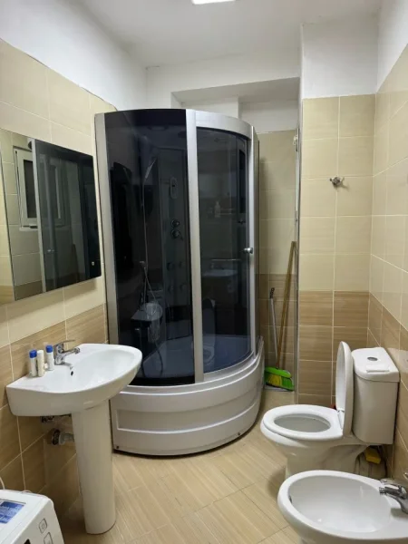 Tirane, jepet me qera apartament 2+1+Ballkon Kati 5, 110 m² 500 € (Astir prapa Eja Studio)