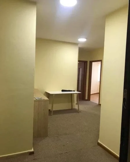 Tirane, jepet me qera zyre Kati 2, 85 m² 600 € (Selvia ,Rruga Isa Boletini)