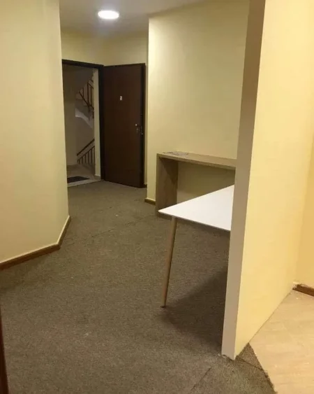 Tirane, jepet me qera zyre Kati 2, 85 m² 600 € (Selvia ,Rruga Isa Boletini)