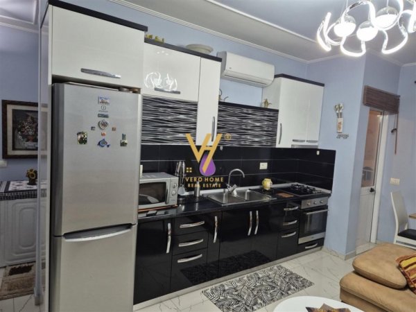 Tirane, jepet me qera apartament 1+1+Ballkon Kati 6, 70 m² 450 € (ISH TREGU ELEKTRIK)