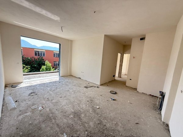 Tirane, shes apartament 2+1+Ballkon Kati 2, 93 m² 150.000 € (rruga 5 maji)