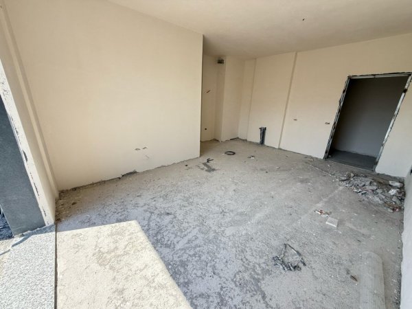 Tirane, shes apartament 2+1+Ballkon Kati 2, 93 m² 150.000 € (rruga 5 maji)