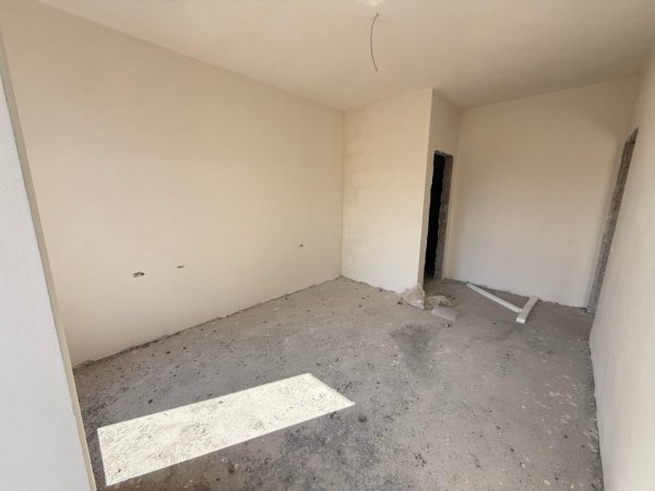 Tirane, shes apartament 2+1+Ballkon Kati 2, 93 m² 150.000 € (rruga 5 maji)