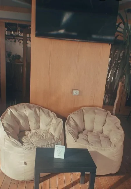 Tirane, jepet me qera lokal Kati 0, 1.000 € (Ish Ekspozita)