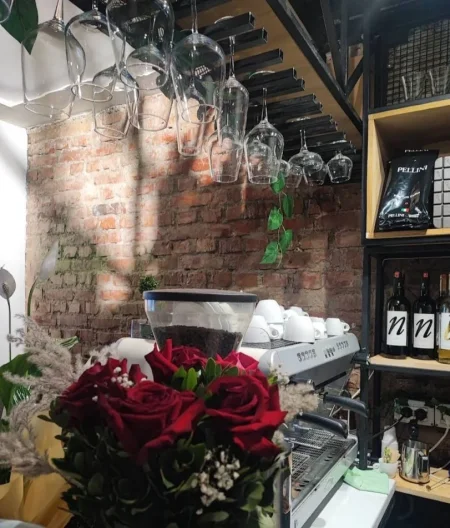 Tirane, jepet me qera lokal Kati 0, 1.000 € (Ish Ekspozita)