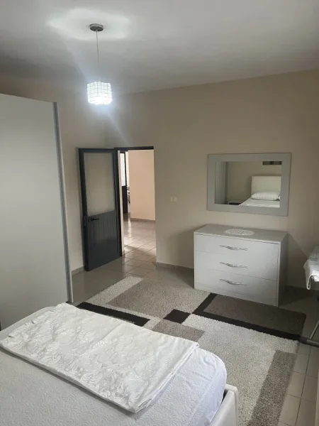 Tirane, jepet me qera apartament 1+1 Kati 3, 90 m² 400 € (Don Bosko)