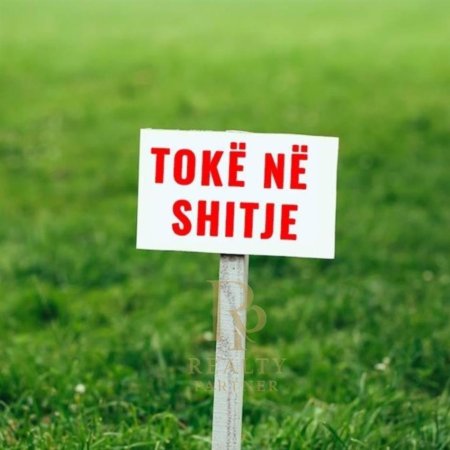 Tirane, shitet toke , 700 m² 90.000 € (Farke)