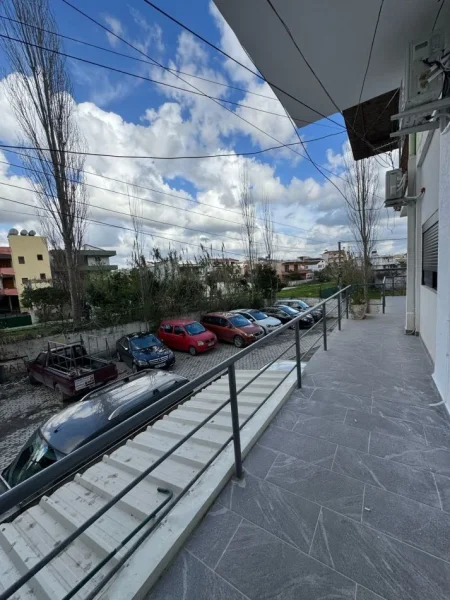 Durres Plazh, shitet apartament 2+1+Aneks+Ballkon Kati 1, 65 m² 77.000 € (Pavaresia)