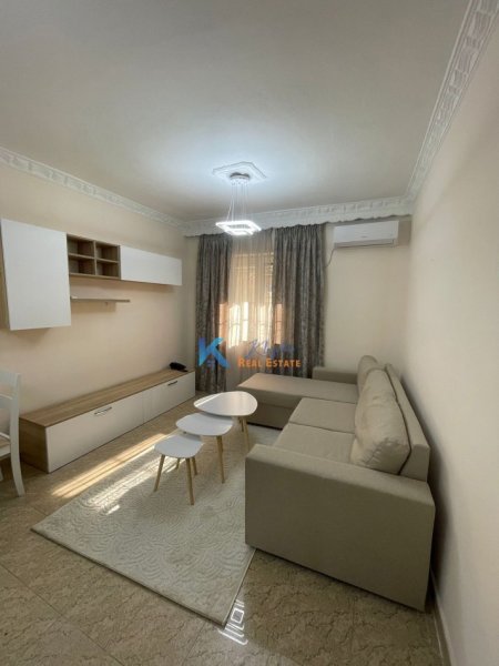Tirane, jap me qera apartament 1+1+Aneks Kati 1, 50 m² 550 € (Qender)