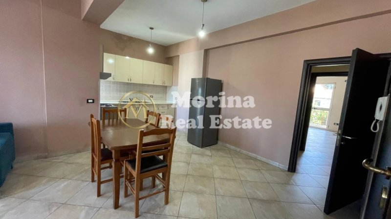 Tirane, jepet me qera apartament 3+1 Kati 3, 130 m² 500 € (Ish Tregu Elektrik)