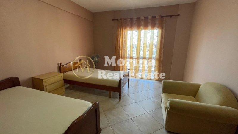 Tirane, jepet me qera apartament 3+1 Kati 3, 130 m² 500 € (Ish Tregu Elektrik)