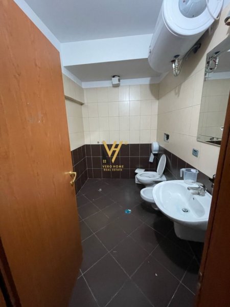 Tirane, jepet me qera zyre Kati 5, 300 m² 3.000 € (SELVIA)