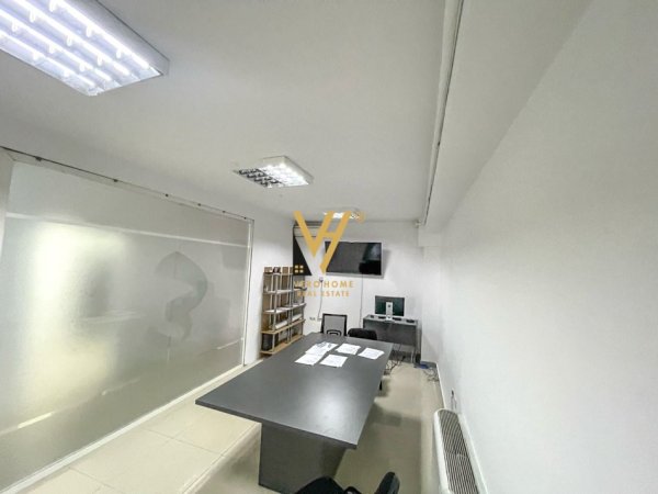 Tirane, jepet me qera zyre Kati 5, 300 m² 3.000 € (SELVIA)