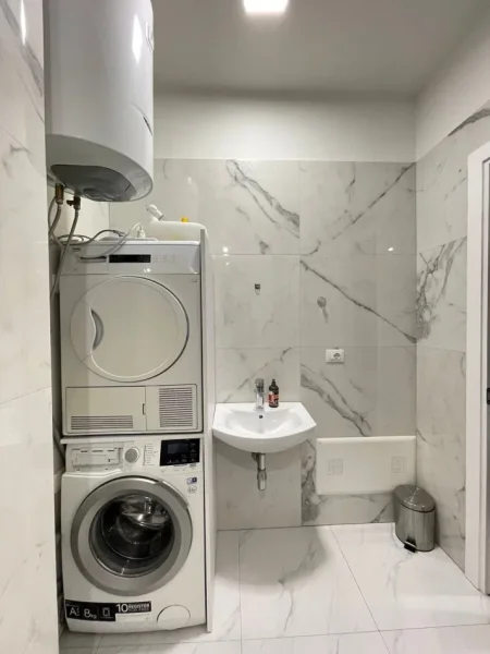 Tirane, jepet me qera apartament 2+1+Aneks+Ballkon Kati 5, 128 m² 1.300 € (Rruga e Kosovareve)