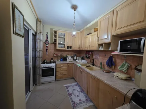 Tirane, shitet apartament 1+1+Ballkon Kati 7, 77 m² 231.000 € (Ambasada Amerikane)