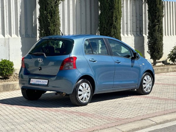 Durres, shes makine TOYOTA yaris Nafte, blu manuale 4.300 €