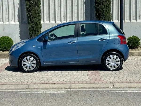 Durres, shes makine TOYOTA yaris Nafte, blu manuale 4.300 €