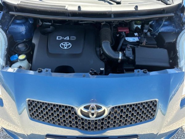 Durres, shes makine TOYOTA yaris Nafte, blu manuale 4.300 €