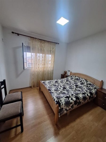 Tirane, jepet me qera apartament 1+1+Ballkon Kati 6, 68 m² 400 € (rruga Niko Avrami)