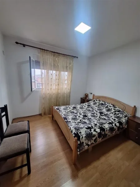 Tirane, jepet me qera apartament 1+1+Ballkon Kati 6, 68 m² 400 € (rruga Niko Avrami)