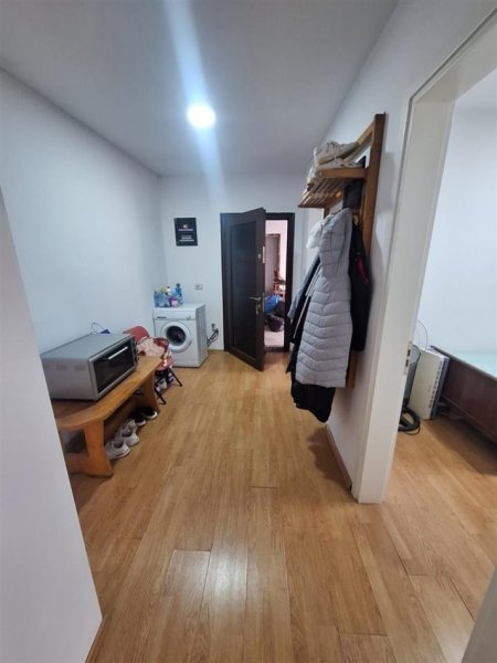 Tirane, jepet me qera apartament 1+1+Ballkon Kati 6, 68 m² 400 € (rruga Niko Avrami)