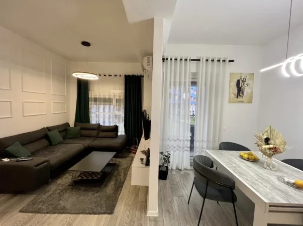 Tirane, shitet apartament 2+1+Ballkon Kati 2, 88 m² 140.000 € (Rruga Pasho Hysa)