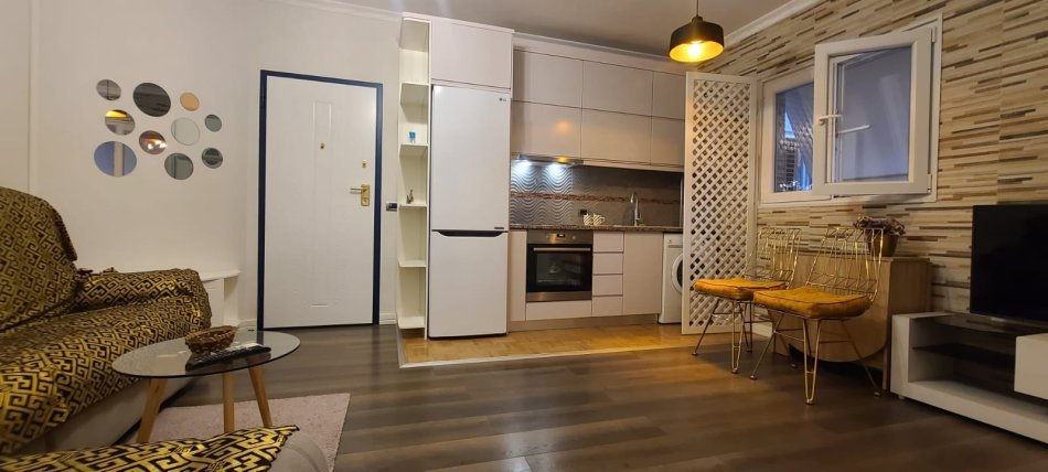 Tirane, jepet me qera apartament 1+1 Kati 3, 620 € (Rruga tish dahia)