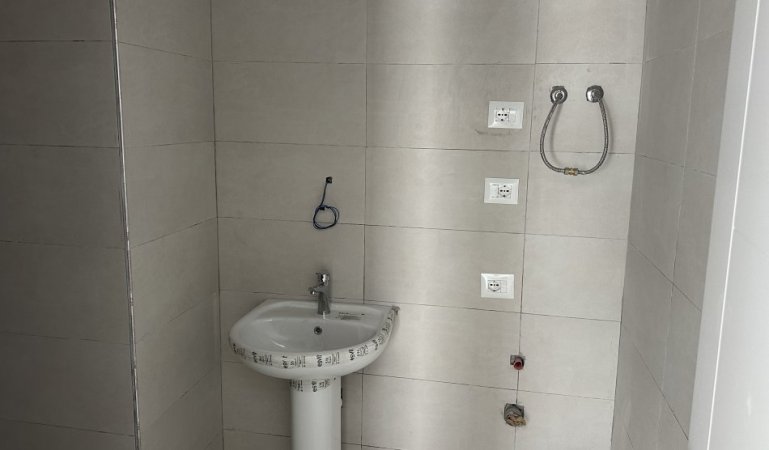 Vlore, shitet apartament 1+1+Ballkon Kati 5, 62 m² 71.000 € (Orikum)
