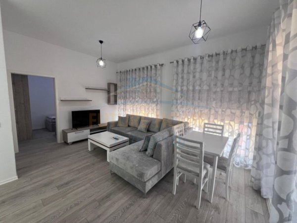Tirane, jepet me qera apartament 2+1 Kati 5, 93 m² 450 € (Ali Dem)