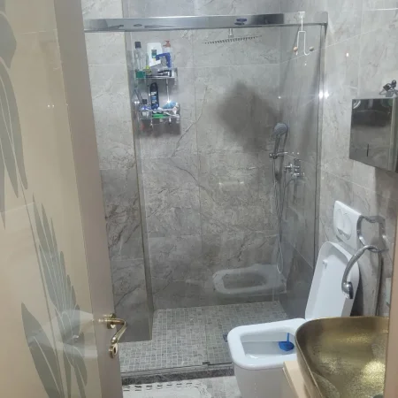 Tirane, shitet apartament 3+1+2 tualete+Ballkon Kati 2, 120 m² 240.000 € (prane kodres se diellit 1)