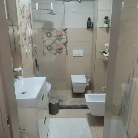 Tirane, shitet apartament 3+1+2 tualete+Ballkon Kati 2, 120 m² 240.000 € (prane kodres se diellit 1)