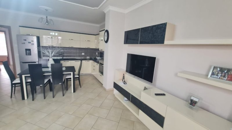 Tirane, jepet me qera apartament 3+1 Kati 7, 120 m² 800 € (Don bosko)