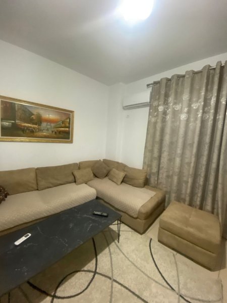 Jepet me qera 1+1 , 60 m² (Rruga 5 maj)