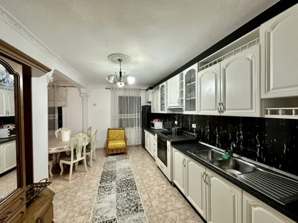 Tirane, jepet me qera apartament 2+1+Aneks+Ballkon Kati 9, 125 m² 550 € (Bulevardi Bajram Curri)