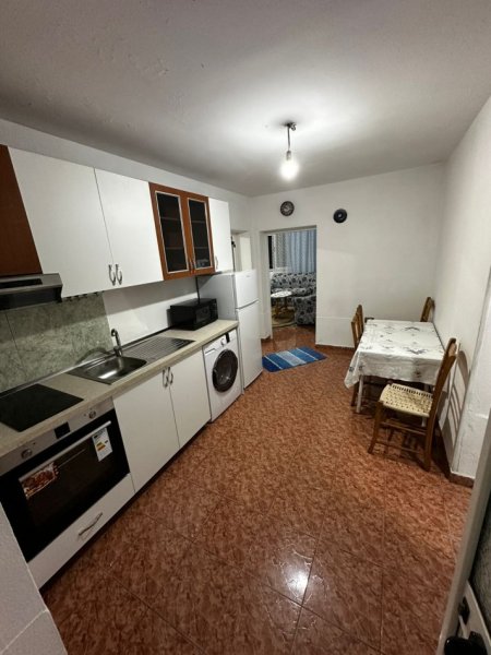 Tirane, jap me qera shtepi 2+1 Kati 1, 136 m² 400 € (Jordan Misja)