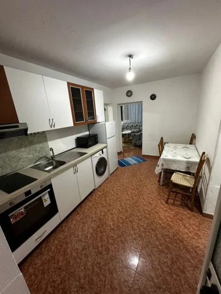 Tirane, jap me qera shtepi 2+1 Kati 1, 136 m² 400 € (Jordan Misja)