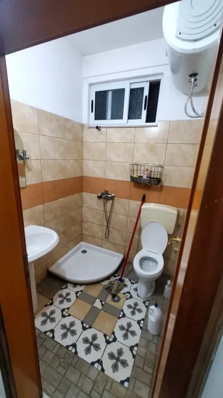Tirane, jepet me qera shtepi 1+1 Kati 1, 55 m² 300 € (Siri Kodra)