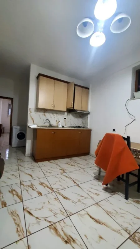 Tirane, jepet me qera shtepi 1+1 Kati 1, 55 m² 300 € (Siri Kodra)