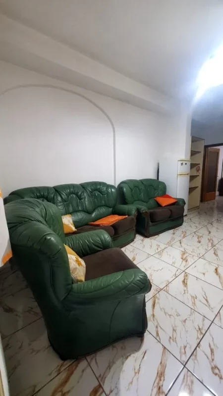 Tirane, jepet me qera shtepi 1+1 Kati 1, 55 m² 300 € (Siri Kodra)