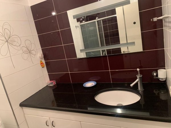 Tirane, jap me qera apartament 2+1+Aneks+Ballkon Kati 2, 140 m² 550 € (Dritan Hoxha pallati Intesa Sanpolo Bank)