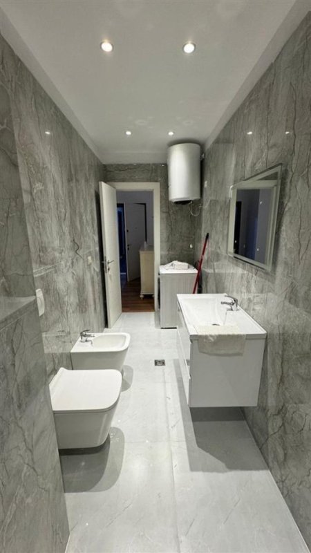 Tirane, jepet me qera apartament 1+1 Kati 6, 65 m² 400 € (Fresk)