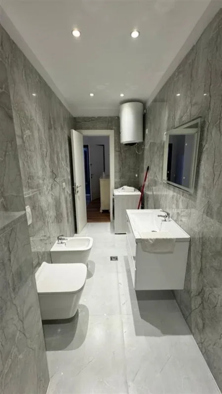 Tirane, jepet me qera apartament 1+1 Kati 6, 65 m² 400 € (Fresk)