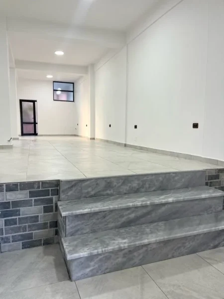 Korce, jepet me qera ose shitet dyqan , (Te pazari)