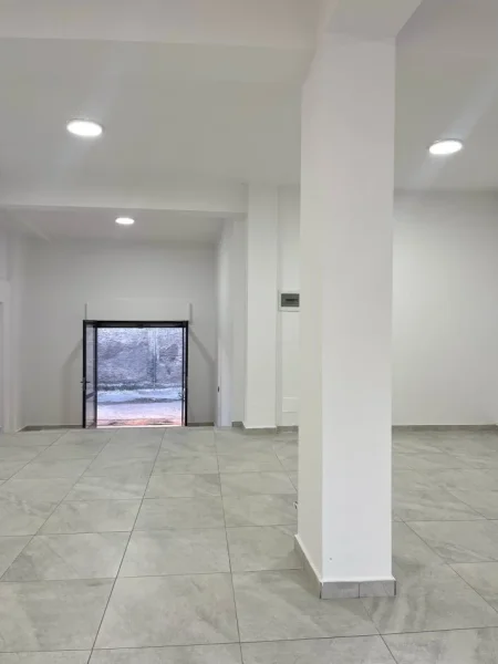 Korce, jepet me qera ose shitet dyqan , (Te pazari)