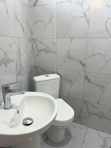 Korce, jepet me qera ose shitet dyqan , (Te pazari)