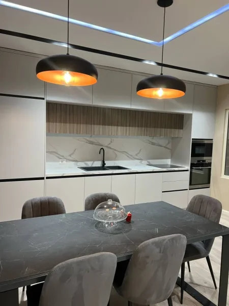 Tirane, jepet me qera apartament 2+1+Parkim Kati 3, 106 m² 800 € (Kompleksi Besa Don Bosko)