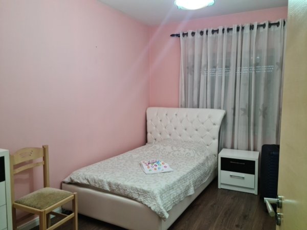 Tirane, jepet me qera apartament 3+1+Ballkon Kati 4, 105 m² 450 € (Selite)
