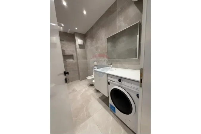 Tirane, jepet me qera apartament 1+1 Kati 8, 63 m² 450 € (Teodor Keko)