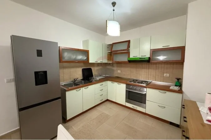 Tirane, jepet me qera apartament 2+1 Kati 3, 